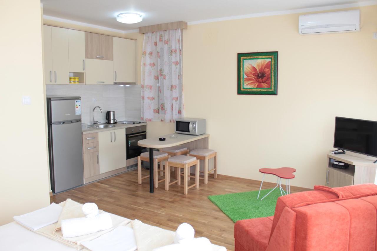 Olimp Lux Hotell Budva Exteriör bild